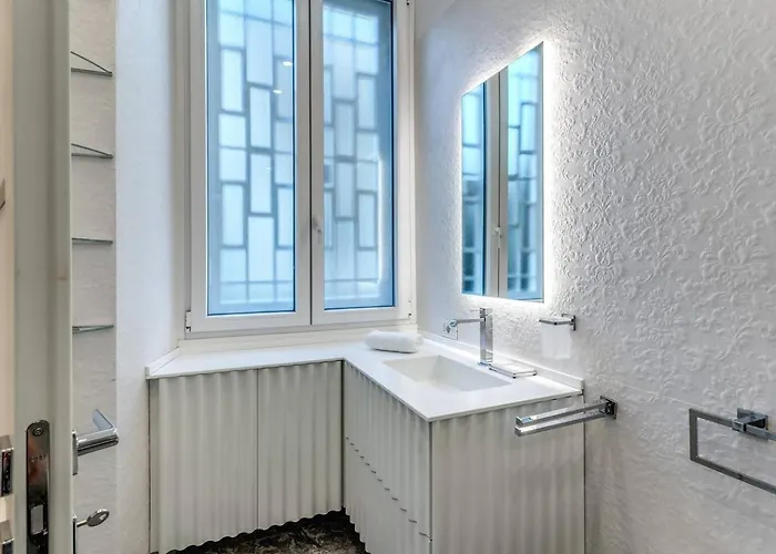 Luxury Flat With Terrace By Historic Center *